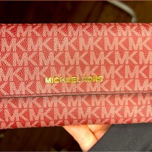 NWOT Michael Kors Jet Set Travel Wallet